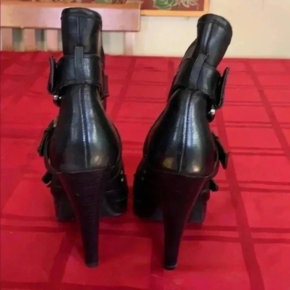 Aldo leather heels. - Picture 2 of 5